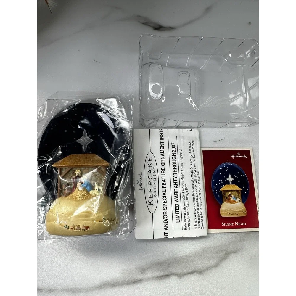 2004‎ Hallmark Keepsake Silent Night Light & Music Magic Christmas Ornament-NIB